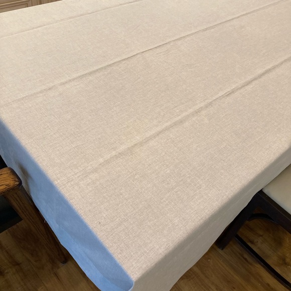 Linen tablecloth 64”x 128” - Picture 4 of 6